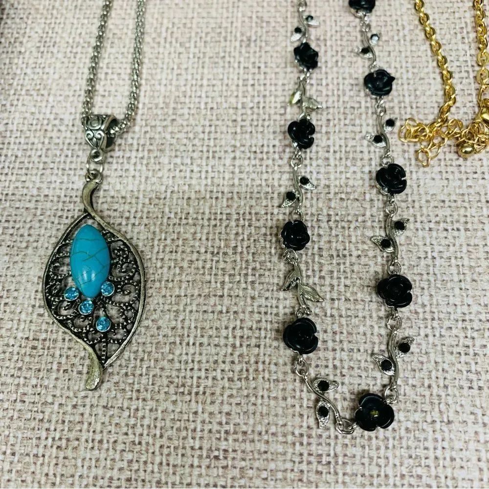 Necklace Bundle - Picture 2 of 4